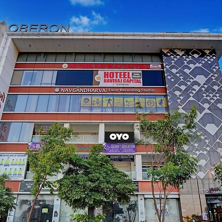 Collection O Hotel Swarg Сурат Екстериор снимка