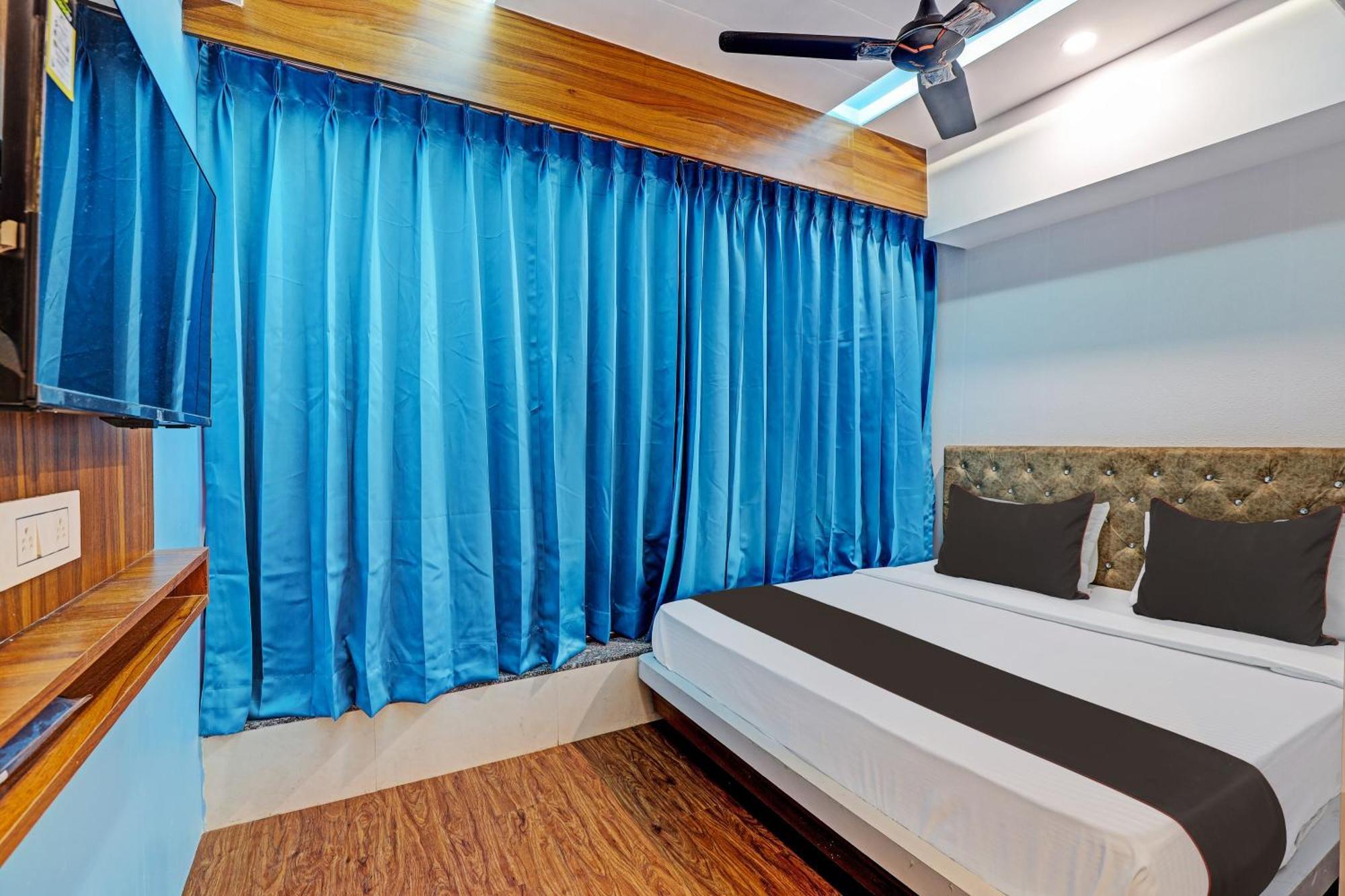 Collection O Hotel Swarg Сурат Екстериор снимка