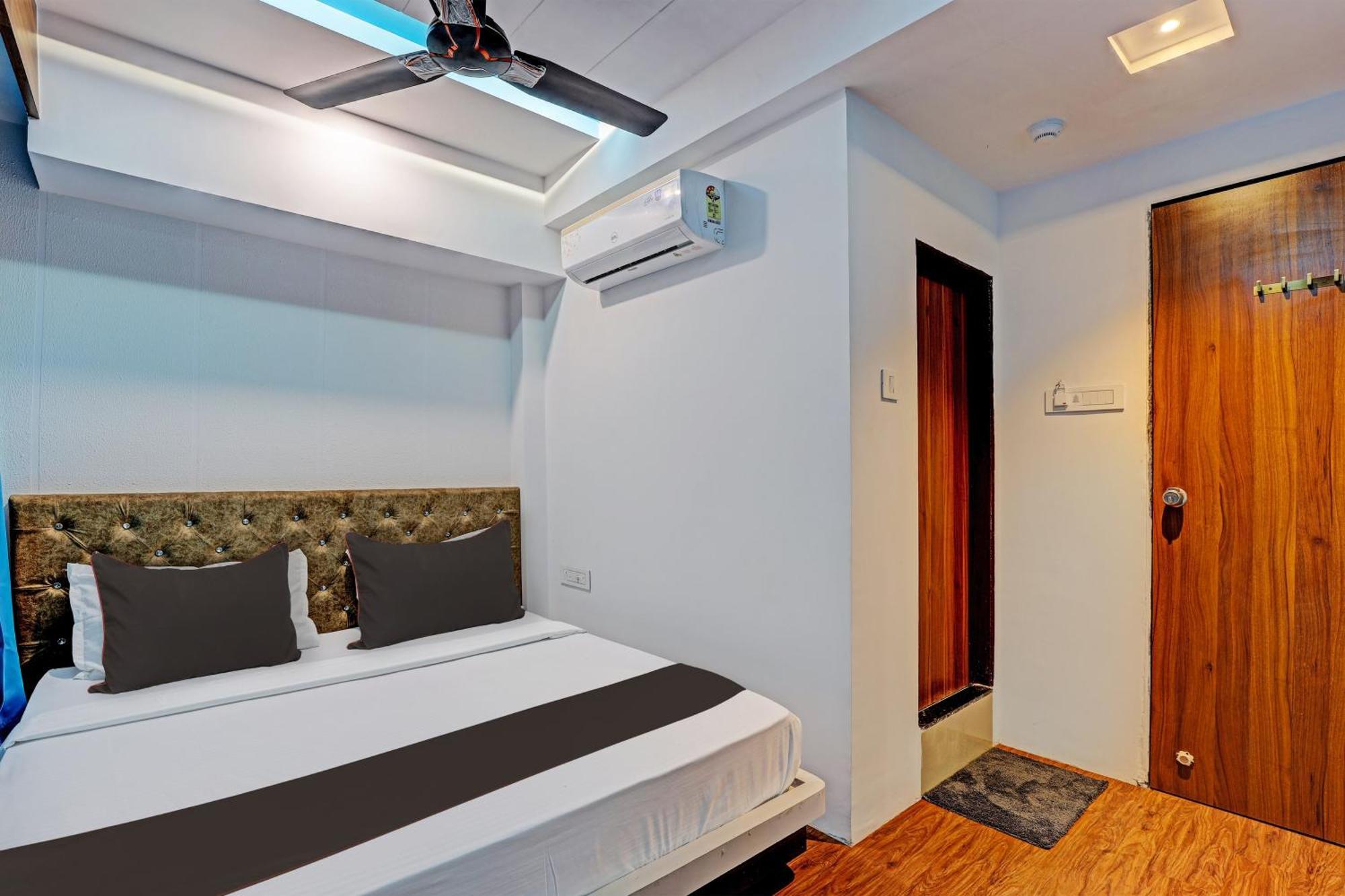 Collection O Hotel Swarg Сурат Екстериор снимка