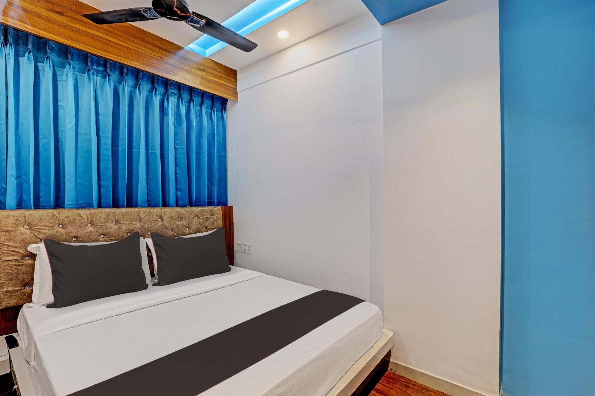 Collection O Hotel Swarg Сурат Екстериор снимка