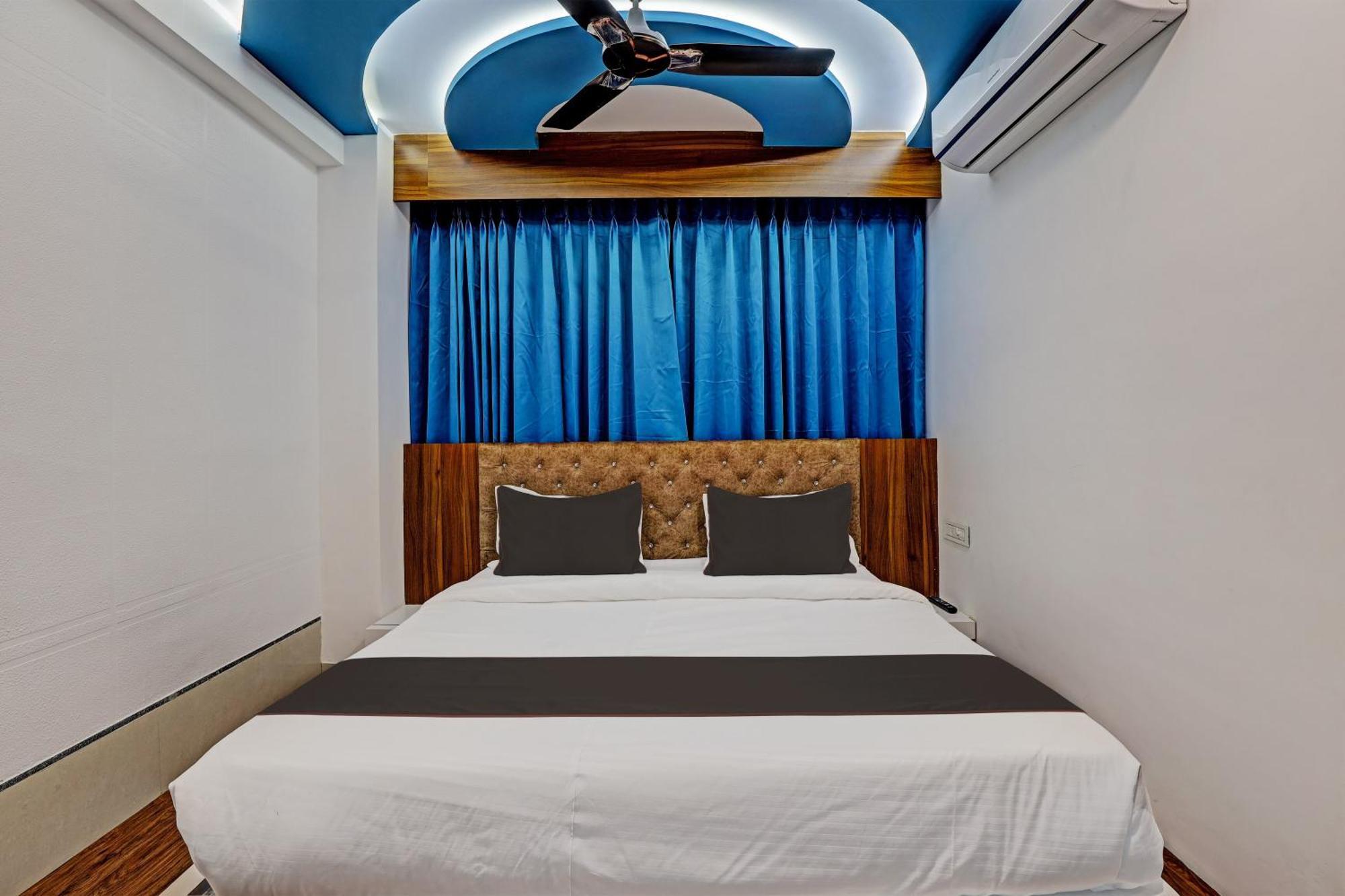 Collection O Hotel Swarg Сурат Екстериор снимка