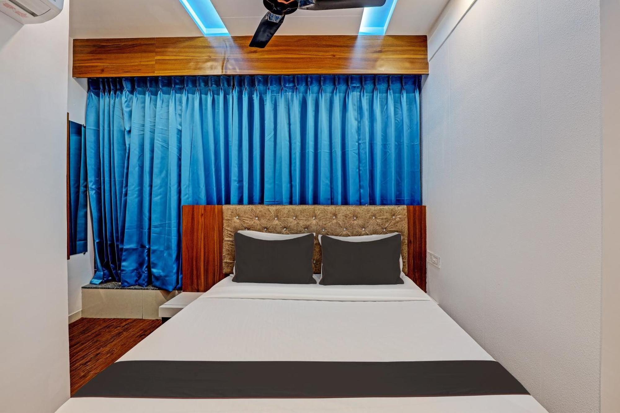 Collection O Hotel Swarg Сурат Екстериор снимка