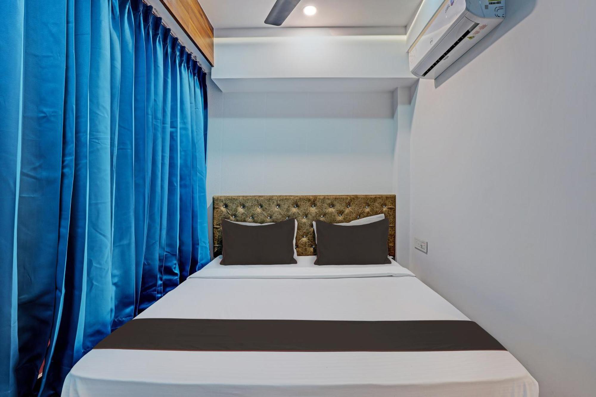 Collection O Hotel Swarg Сурат Екстериор снимка